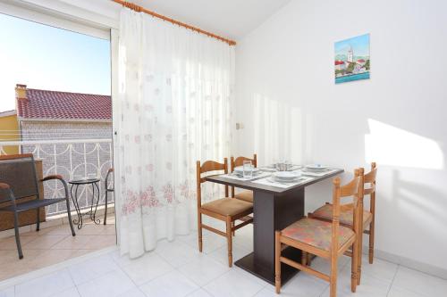Apartments and rooms with parking space Kastel Stafilic, Kastela - 18673