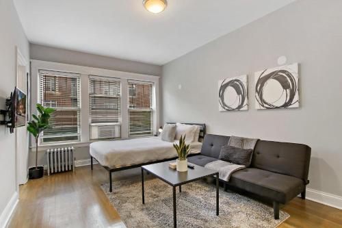 a living room with a couch and a bed at Stylish Studio Apartment in Portage Park - Pensacola 2N in Chicago