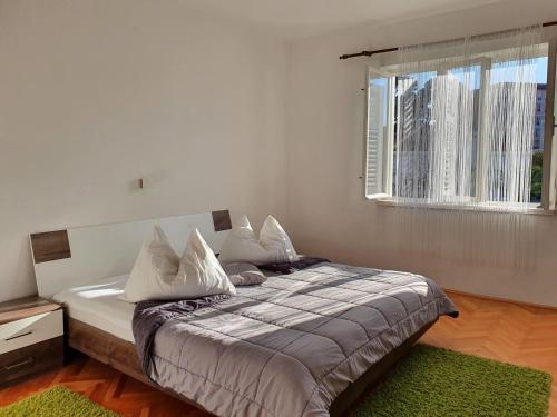 Apartments with parking space Palit, Rab - 18681