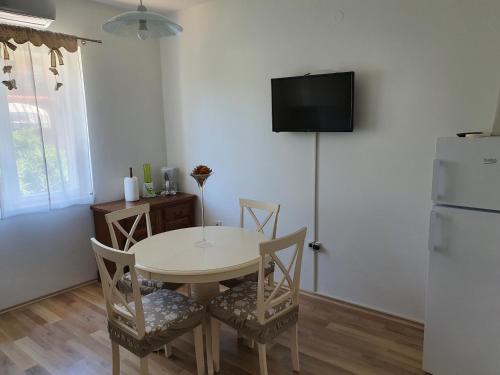 Apartments with parking space Palit, Rab - 18681