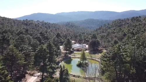 Chalet lujo en finca Zafiro lagunazo Riopar 5 o 3 dormitorios y 3 Baños Parque Natural del Rio Mundo