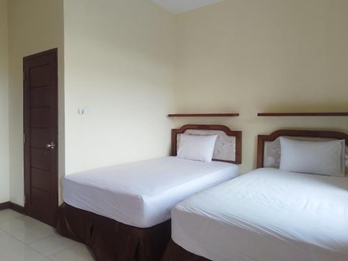 Katil atau katil-katil dalam bilik di Adi Pelita Sari Bali