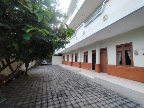 Bangunan di mana terletaknya aparthotel ini