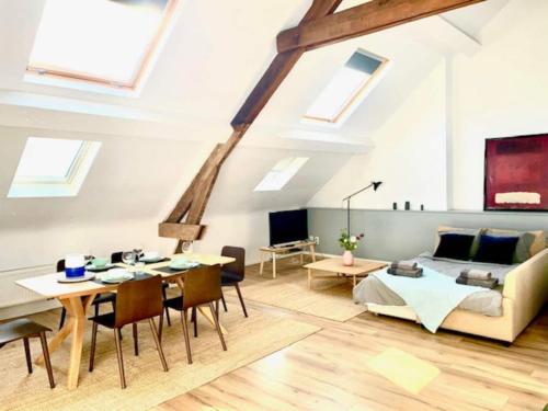 Cozy Apartment in Antwerpen Centraalにあるテレビまたはエンターテインメントセンター