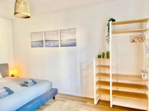 Cozy Apartment in Antwerpen Centraalにあるベッド