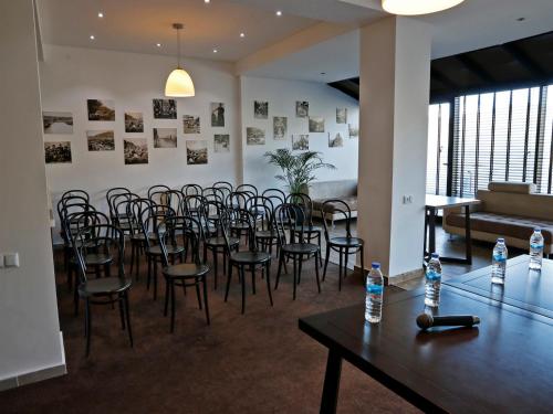 Χώρος καθιστικού στο Hotel Club-2100