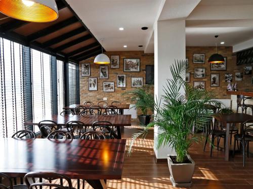 Εστιατόριο ή άλλο μέρος για φαγητό στο Hotel Club-2100