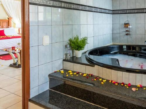 a jacuzzi tub in the middle of a room at Gannet Place Guest House in Hazyview