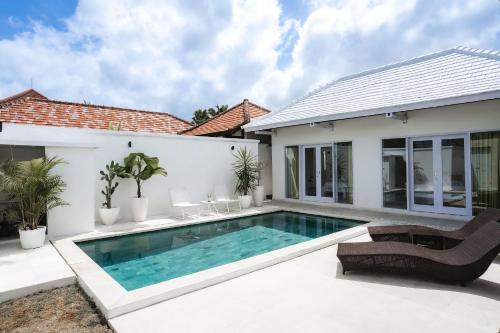 a swimming pool in the backyard of a house at Villa Shanti Bingin in Uluwatu