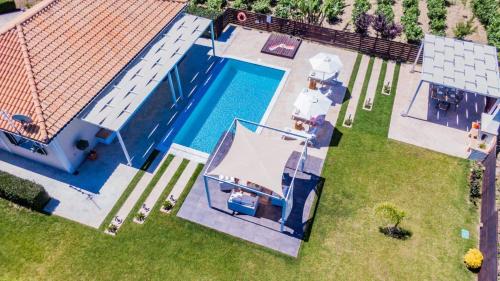 Gallery image of Madini Luxury villa with private heated pool in Vanáton