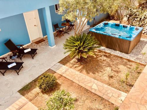 Hồ bơi trong/gần Blue Beach Villa with BBQ, Wifi and Stunning View