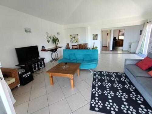 Μια τηλεόραση ή/και κέντρο ψυχαγωγίας στο Surf house holidays
