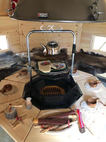 a table with a stove in a room with tools at Chalupa na Leskové in Velké Karlovice