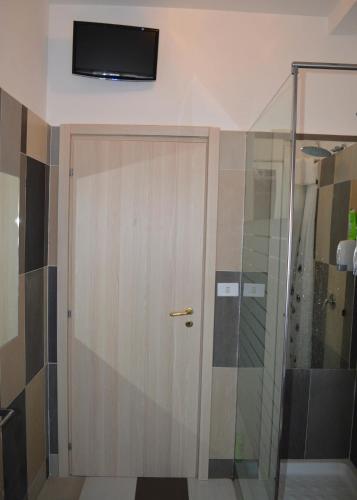 Ένα μπάνιο στο Hotel Torvaianica