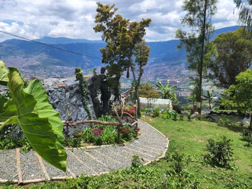 Gallery image of Glamping Spa & Coffee Tour in Medellín