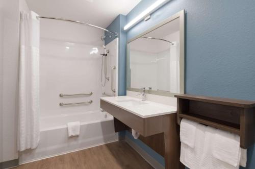 Bagno di WoodSpring Suites Lynchburg VA