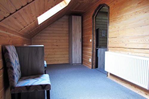 an empty room with a chair in a cabin at Shale Verba in Kvasy