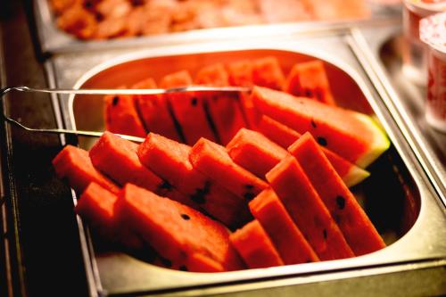 a bunch of carrots are in a container at Hotel Kapos in Kaposvár