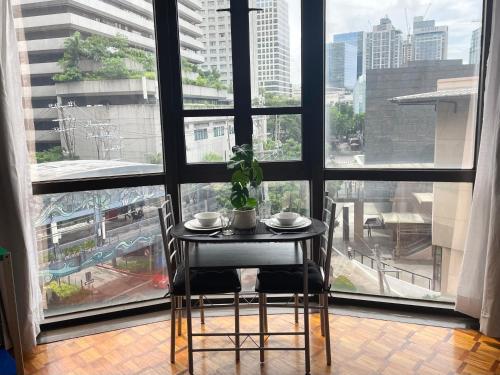 Chic & Bright Studio across Greenbelt