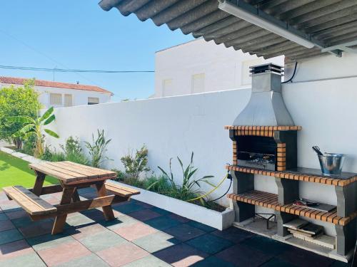 a patio with a grill and a picnic table at Casa Mayor in Tous