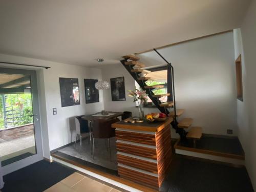 a room with a spiral staircase and a dining room at Atelier Tiedemann in Soltau