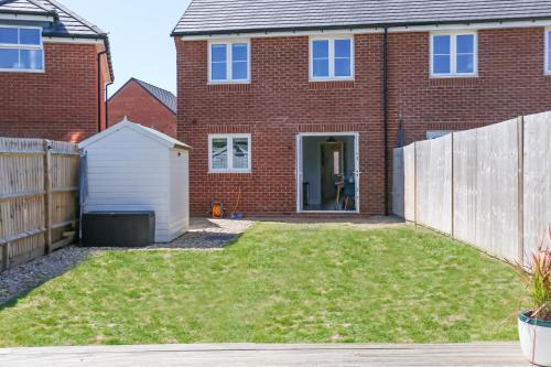 Taman di luar 'Elements' 3 bed home in Bracklesham Bay