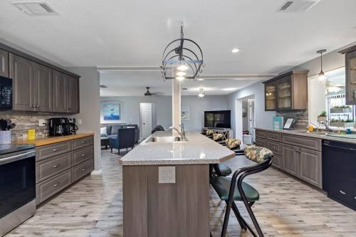 Hibiscus Haven Pool Home – Photos 5