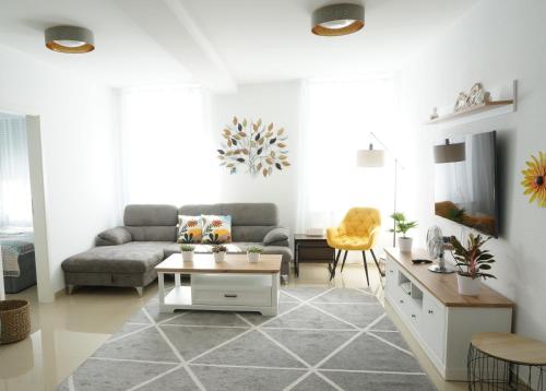 a living room with a couch and a table at Mein Apartment Flowers mit Kamin, bis 10 Personen in Frankenthal