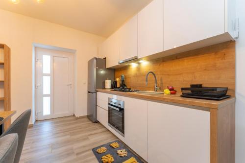Dapur atau dapur kecil di Apartmani DMarie