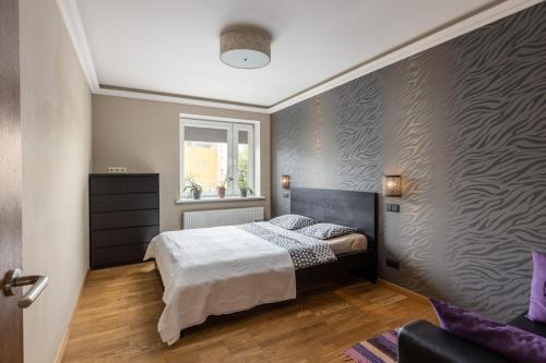 a bedroom with a bed and a window at Jekabpils 2 Apartment in Rīga