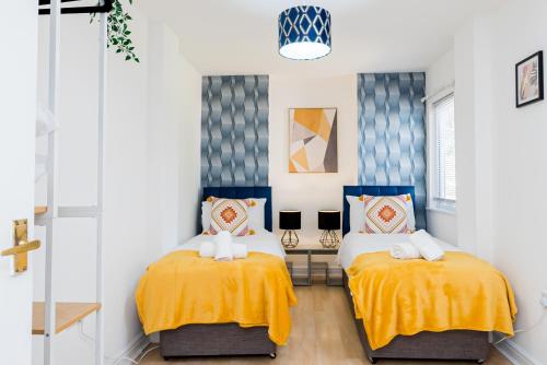 Katil atau katil-katil dalam bilik di Private Parking&Garden&Contractor&Families