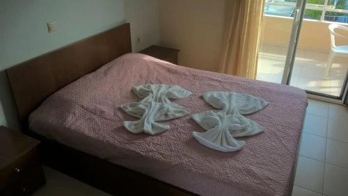 Postel nebo postele na pokoji v ubytování Kyparissis