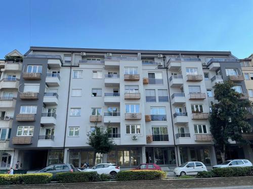 Το κτήριο όπου στεγάζεται  το διαμέρισμα