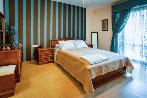 Tempat tidur dalam kamar di Luxury Villa Hestia Grey with Private Pool