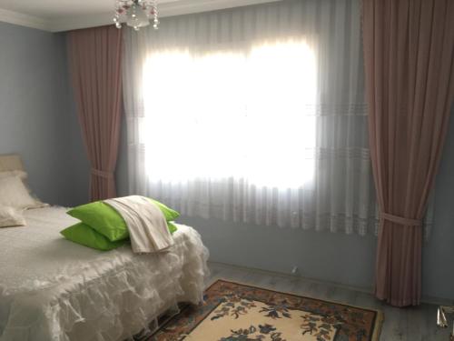 Postel nebo postele na pokoji v ubytování Günlük kiralık daire