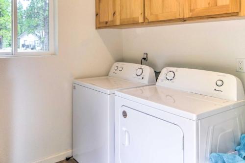 Φωτογραφία από το άλμπουμ του Home with Hot Tub about half Mile to Boat Launch! σε Chester