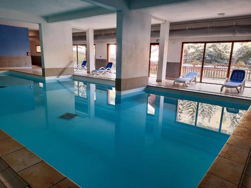 Photo de la galerie de l'établissement T2/3 6pers & pied des pistes & piscine chauffée, à Vars