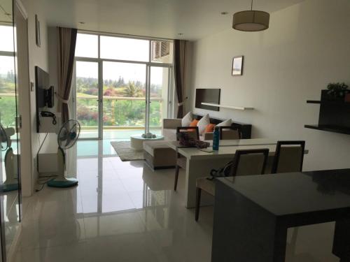 a living room with a couch and a table at Hotel,Căn Hộ Mũi Né Sea link in Phan Thiet