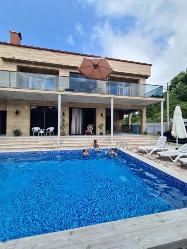 Πισίνα στο ή κοντά στο Villa "Rezi-dencia"