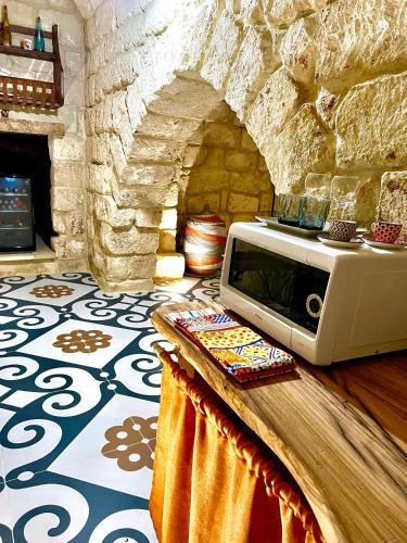 a microwave sitting on top of a counter in a fireplace at DIMORE DE SANTIS in Andrano