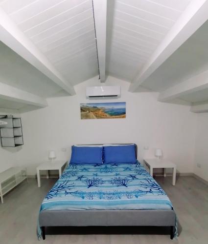Una cama o camas en una habitación de Donnaciccinatrapani