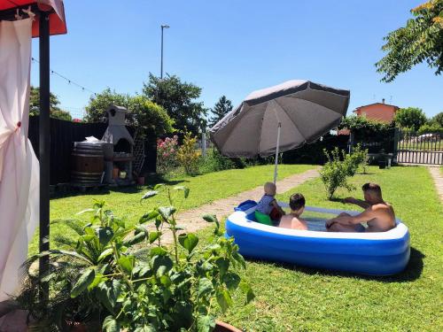 a group of people sitting in a raft in the grass at Garda Art&Garden in Volta Mantovana
