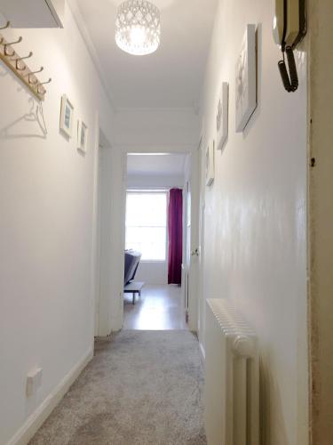 Фотография из галереи Shoreline 2 Bedroom Dunbar Serviced Apartment в городе Данбар