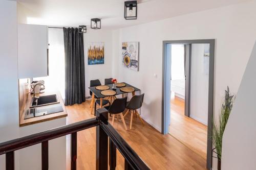 Kuchyň nebo kuchyňský kout v ubytování HighNest apartments