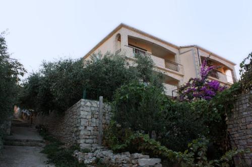 Galeriebild der Unterkunft Apartments by the sea Stomorska, Solta - 778 in Stomorska