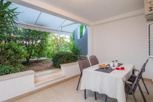 Ruang duduk di Apartments by the sea Seget Vranjica, Trogir - 978