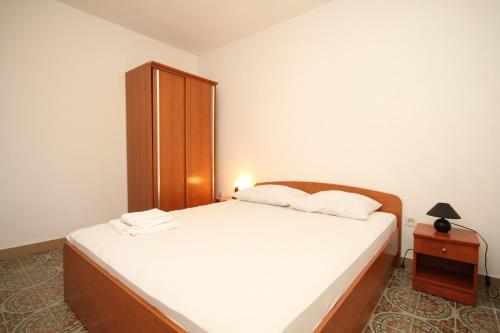 Postel nebo postele na pokoji v ubytování Double Room Lucica 990a