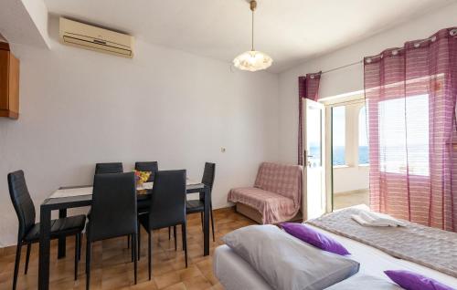 Ένα ή περισσότερα κρεβάτια σε δωμάτιο στο Apartment Pisak 1001d