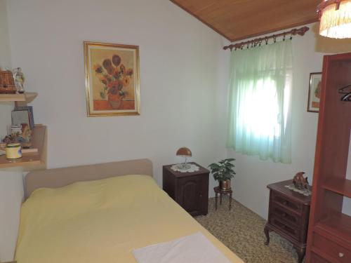 Postel nebo postele na pokoji v ubytování Apartments by the sea Seget Vranjica, Trogir - 975