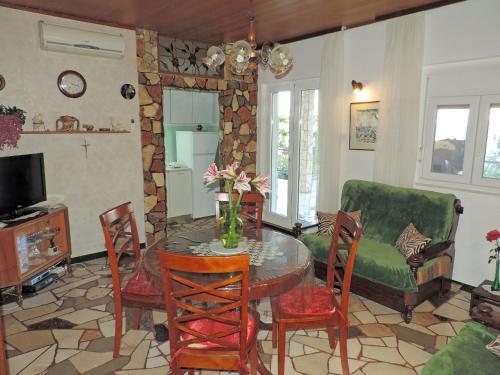 Apartments by the sea Seget Vranjica, Trogir - 975